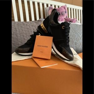 👟Louis Vuitton Run Way Sneakers 👟